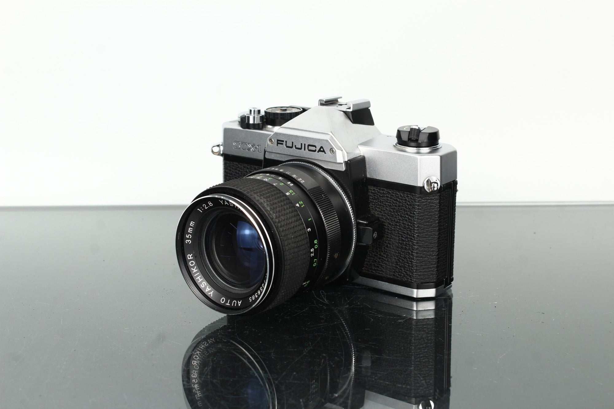 Fujica STX - 1 + Yashikor 35mm f/2.8 - Dutch|Thrift