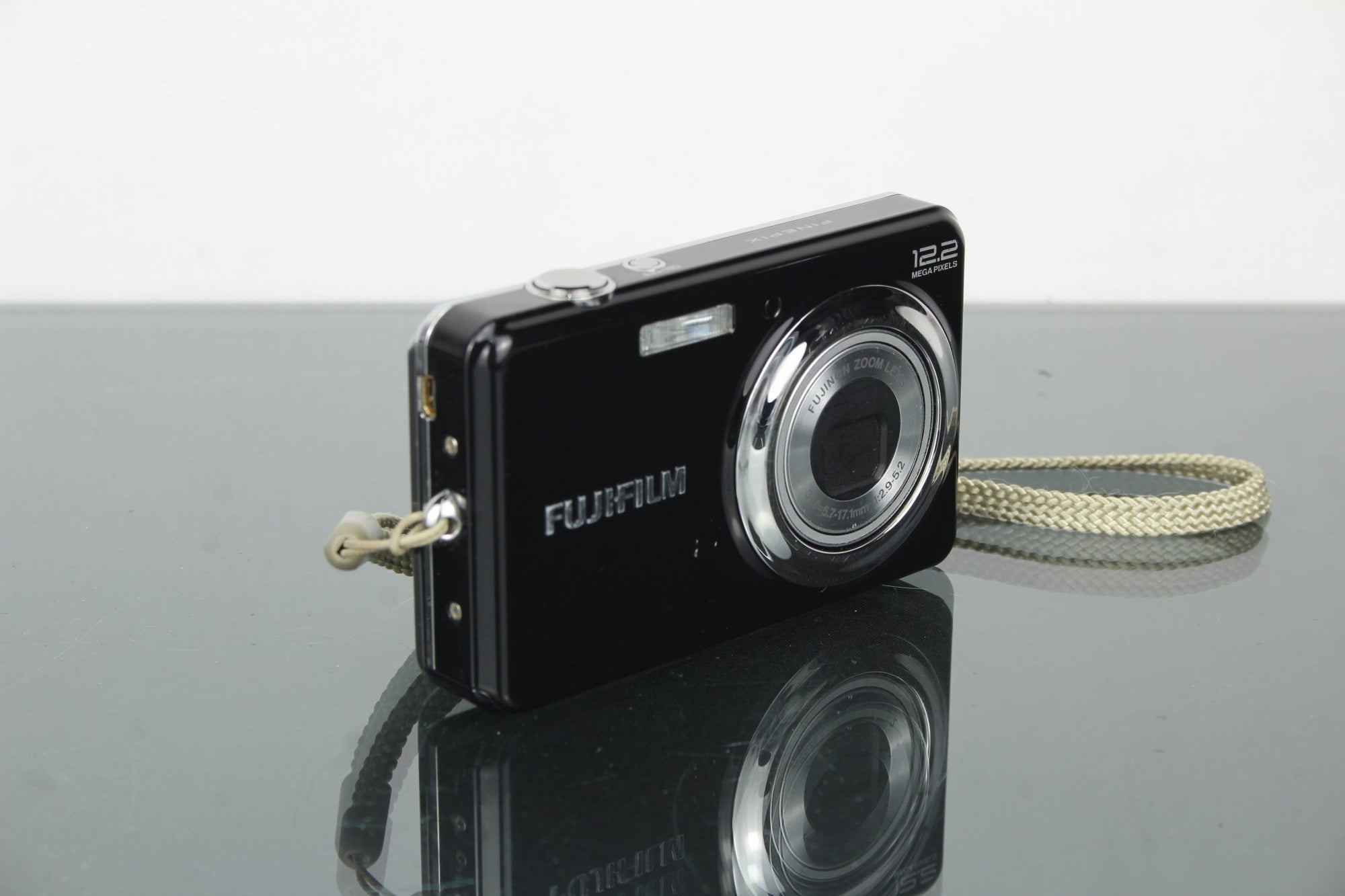 FujiFilm Finepix J30 - Dutch|Thrift