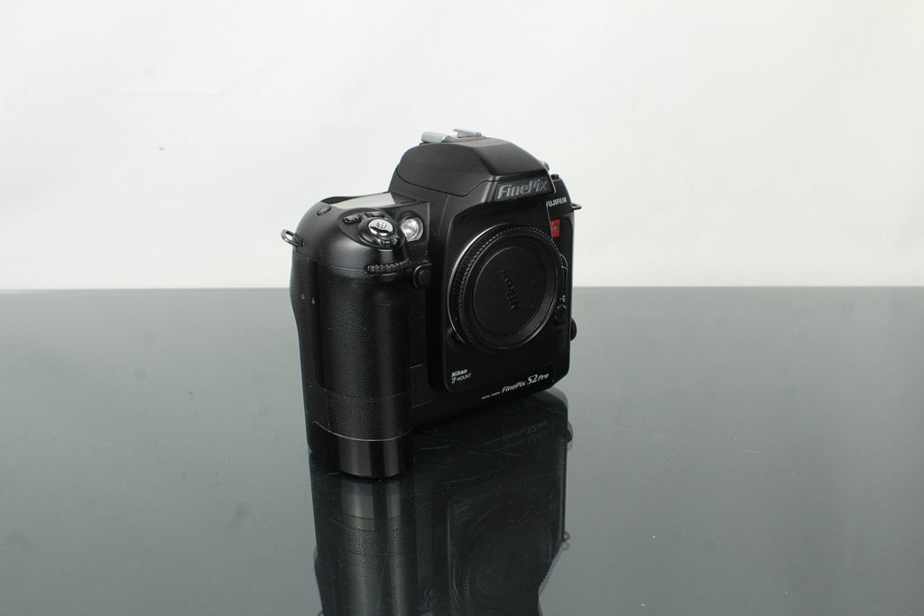 Fujifilm Finepix S2 Pro + Nikkor AF - S DX 18 - 55mm 1:3.5 - 5.6G lens - Dutch|Thrift