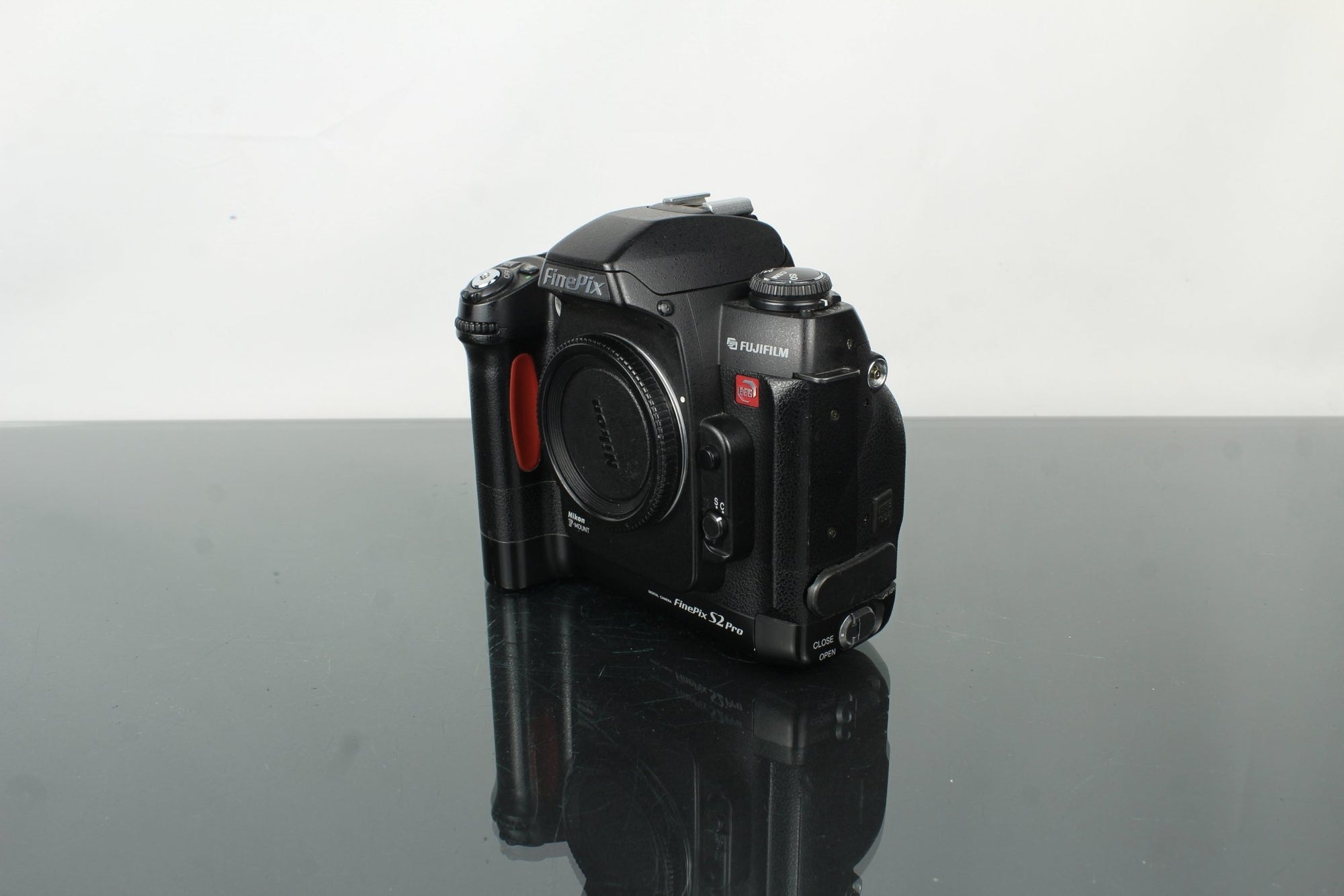 Fujifilm Finepix S2 Pro + Nikkor AF - S DX 18 - 55mm 1:3.5 - 5.6G lens - Dutch|Thrift