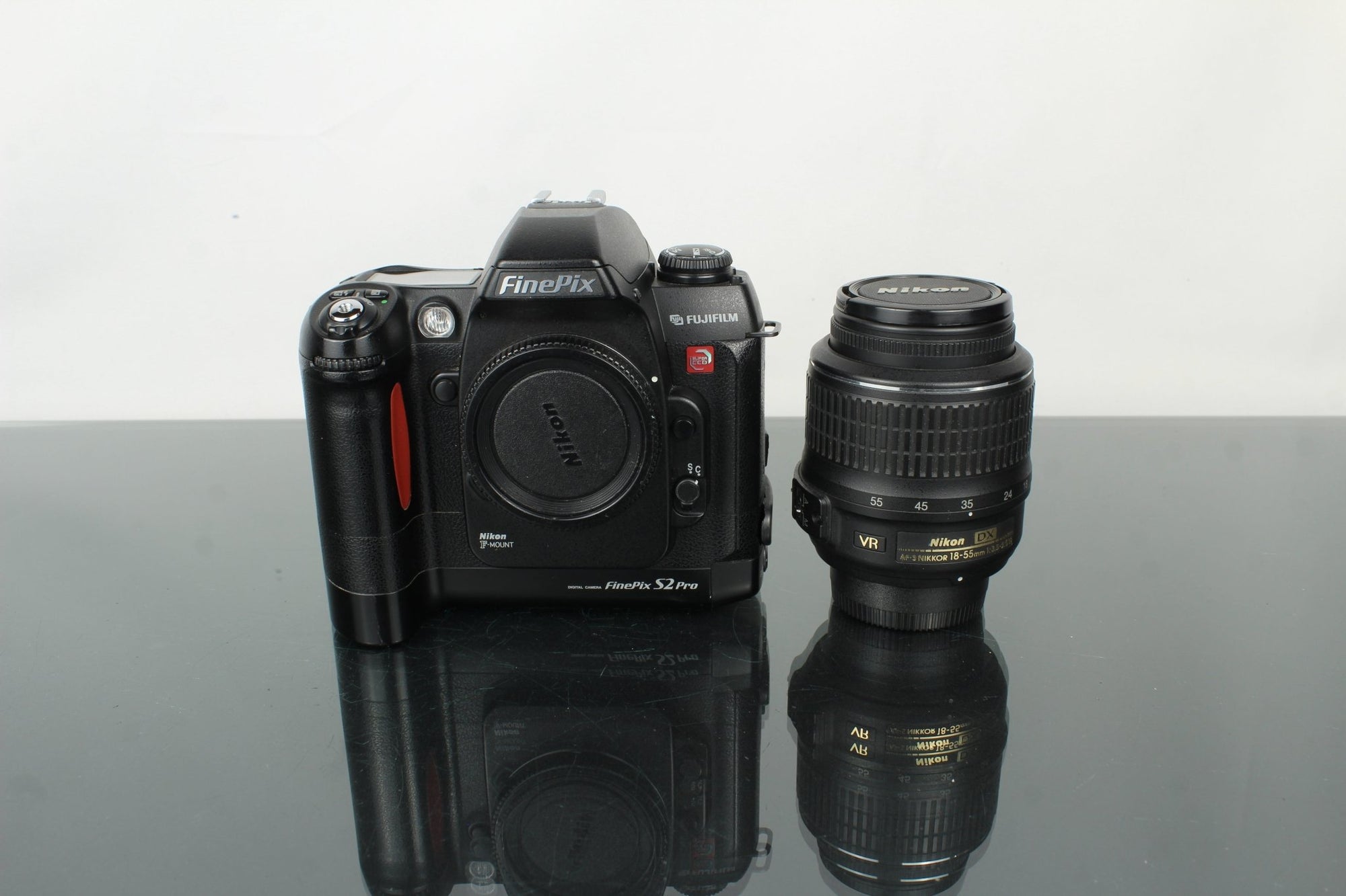 Fujifilm Finepix S2 Pro + Nikkor AF - S DX 18 - 55mm 1:3.5 - 5.6G lens - Dutch|Thrift