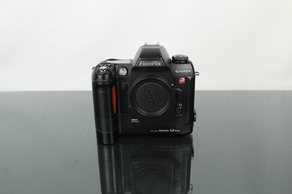 Fujifilm Finepix S2 Pro + Nikkor AF - S DX 18 - 55mm 1:3.5 - 5.6G lens - Dutch|Thrift
