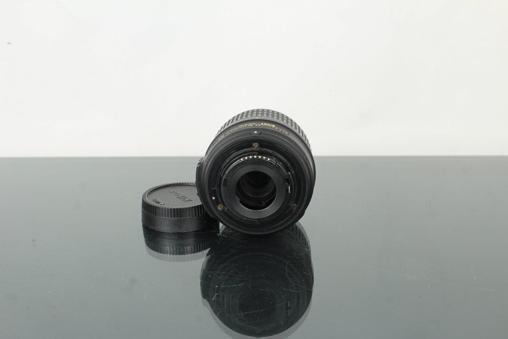 Fujifilm Finepix S2 Pro + Nikkor AF - S DX 18 - 55mm 1:3.5 - 5.6G lens - Dutch|Thrift