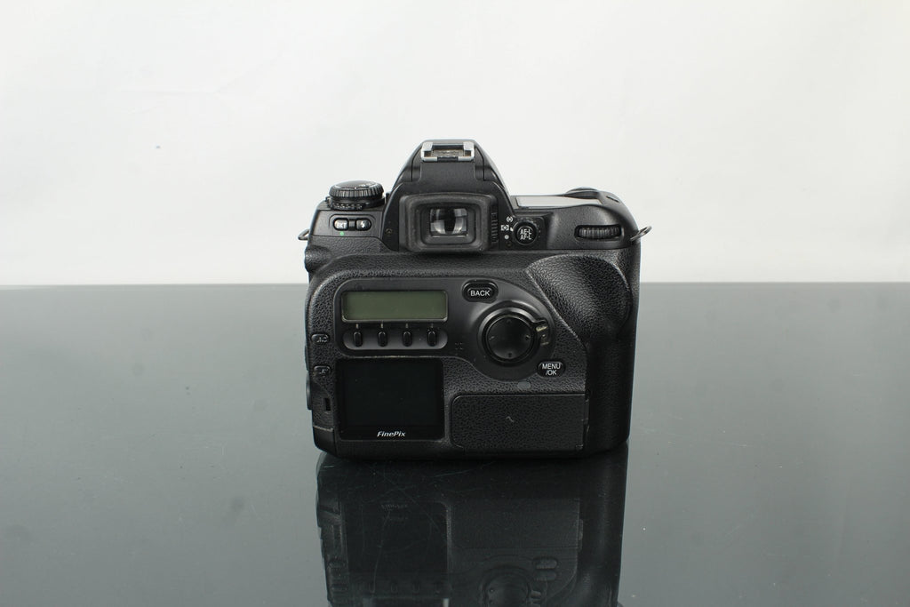 Fujifilm Finepix S2 Pro + Nikkor AF - S DX 18 - 55mm 1:3.5 - 5.6G lens - Dutch|Thrift
