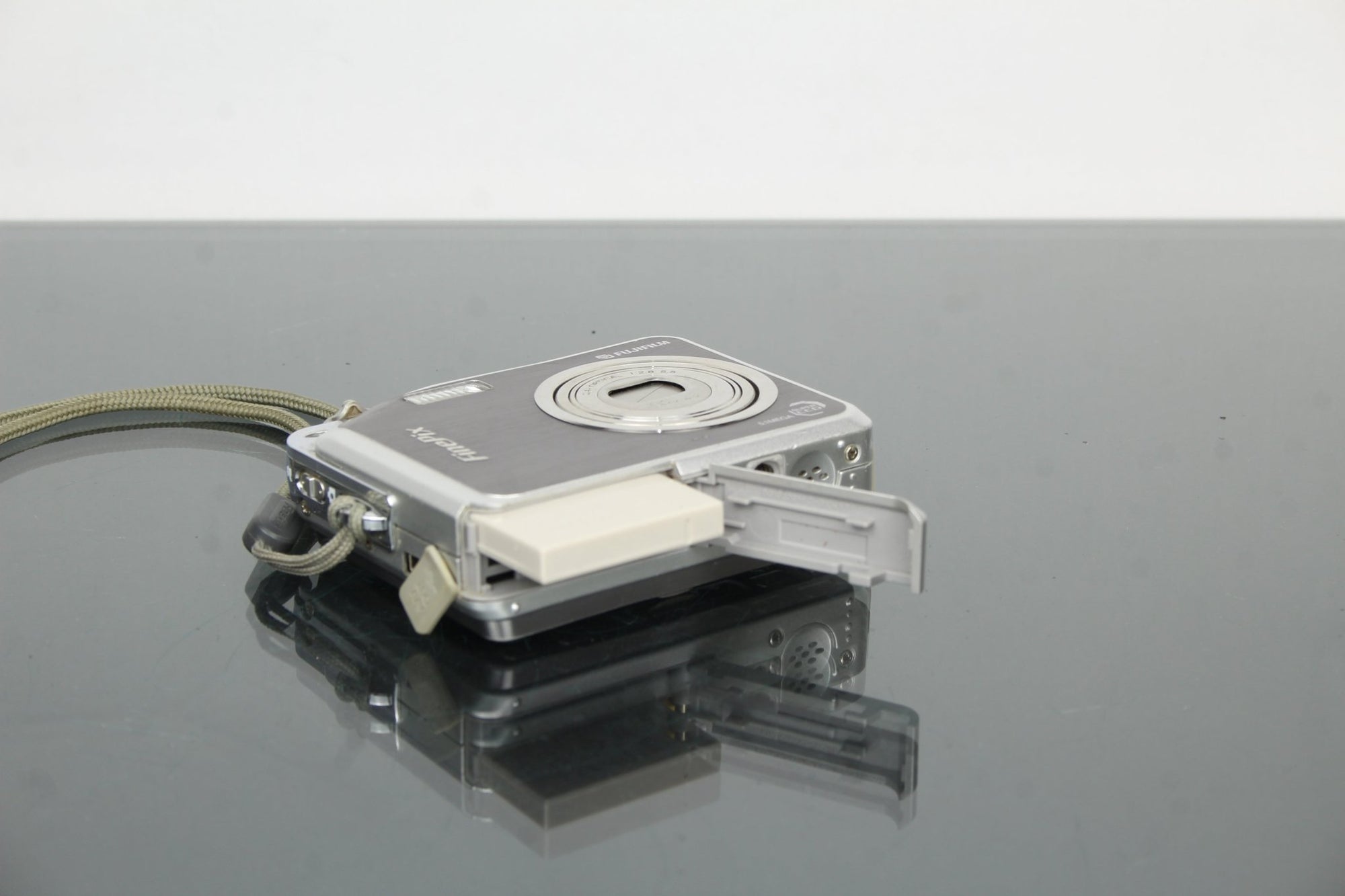 Fujifilm Finepix V10 - Dutch|Thrift