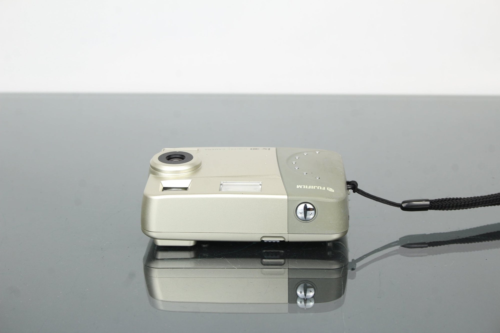 FujiFilm Ix - 30 - Dutch|Thrift