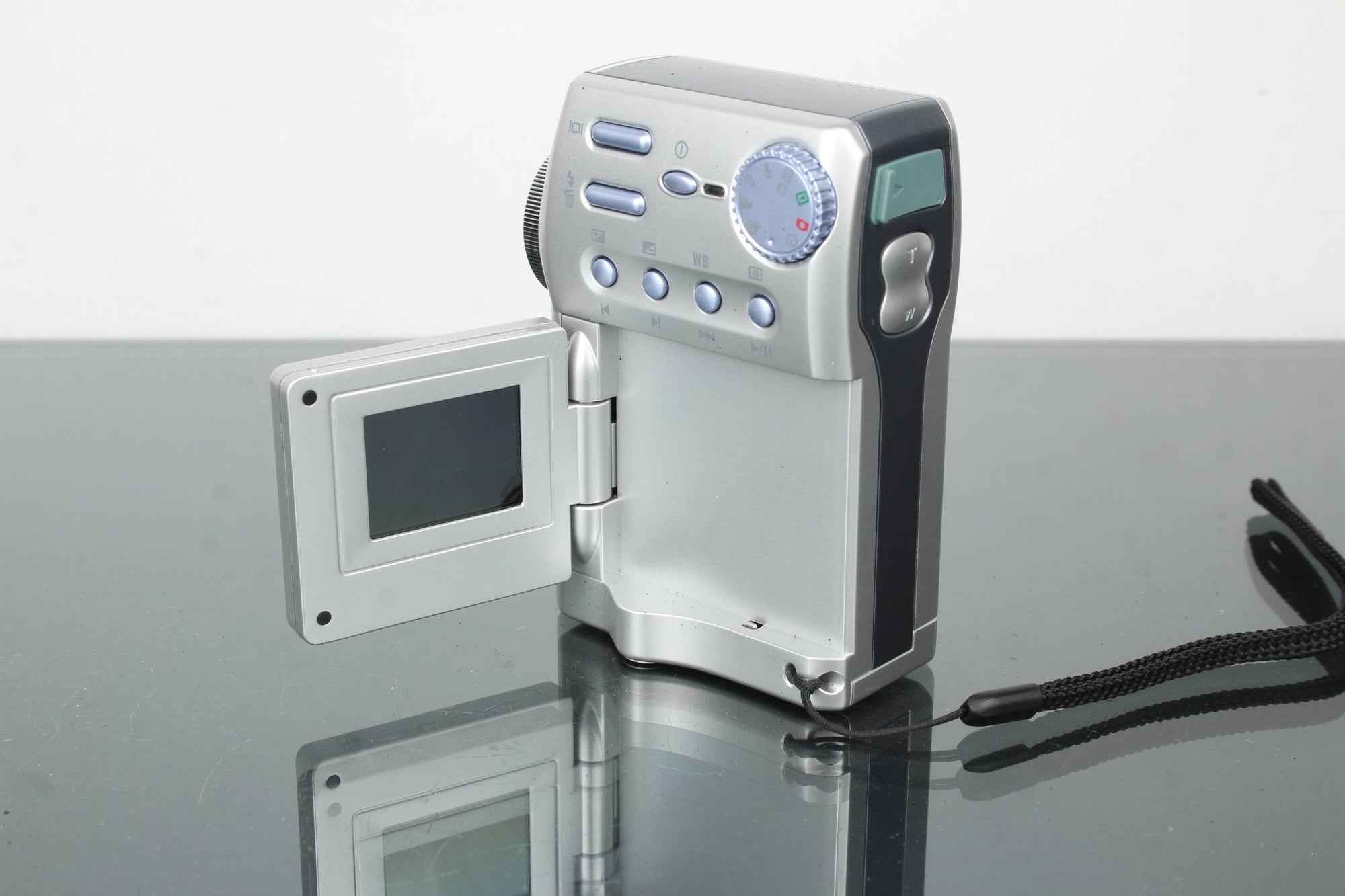 FujiFilm MV - 1 - Dutch|Thrift