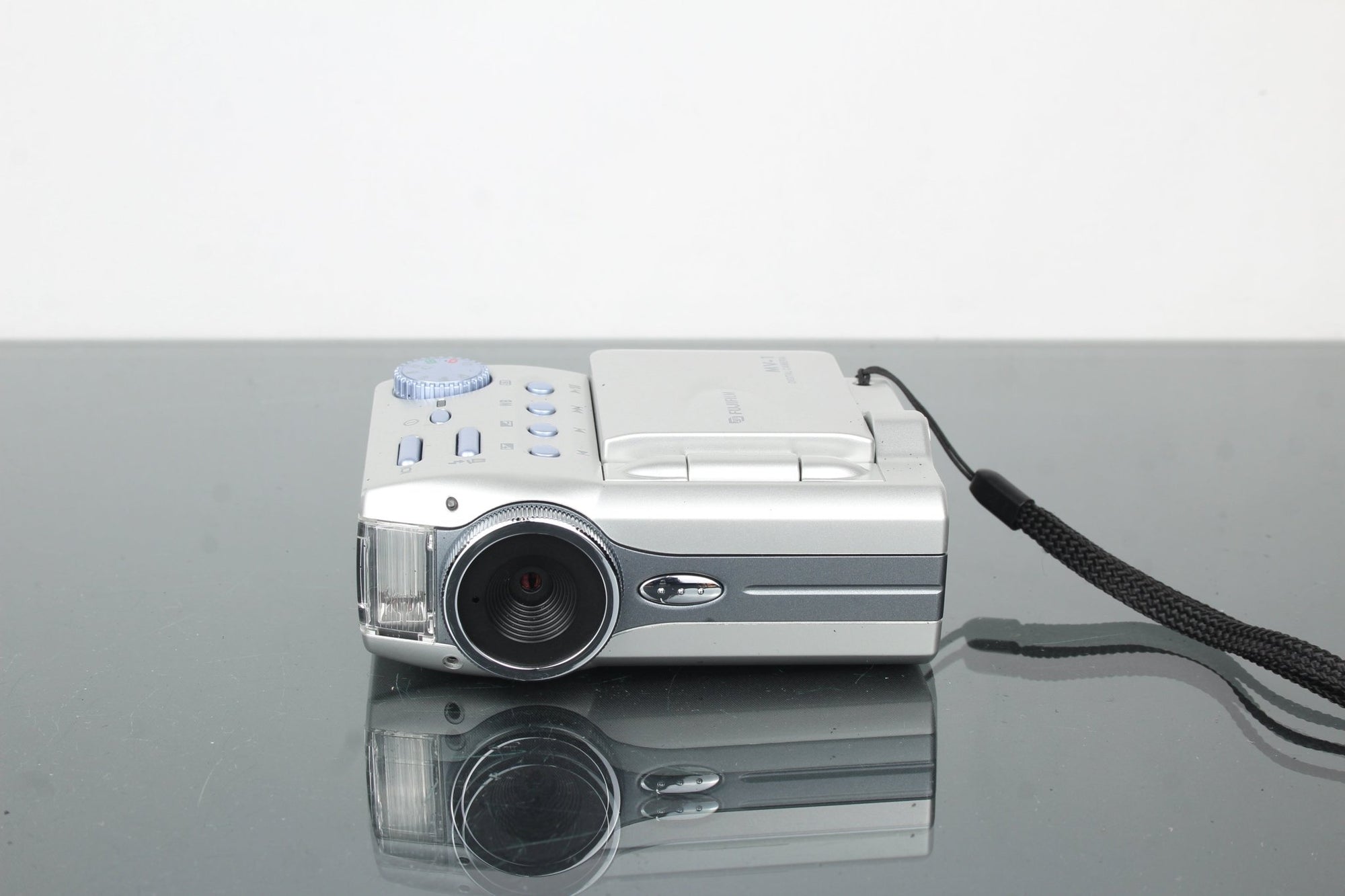 FujiFilm MV - 1 - Dutch|Thrift