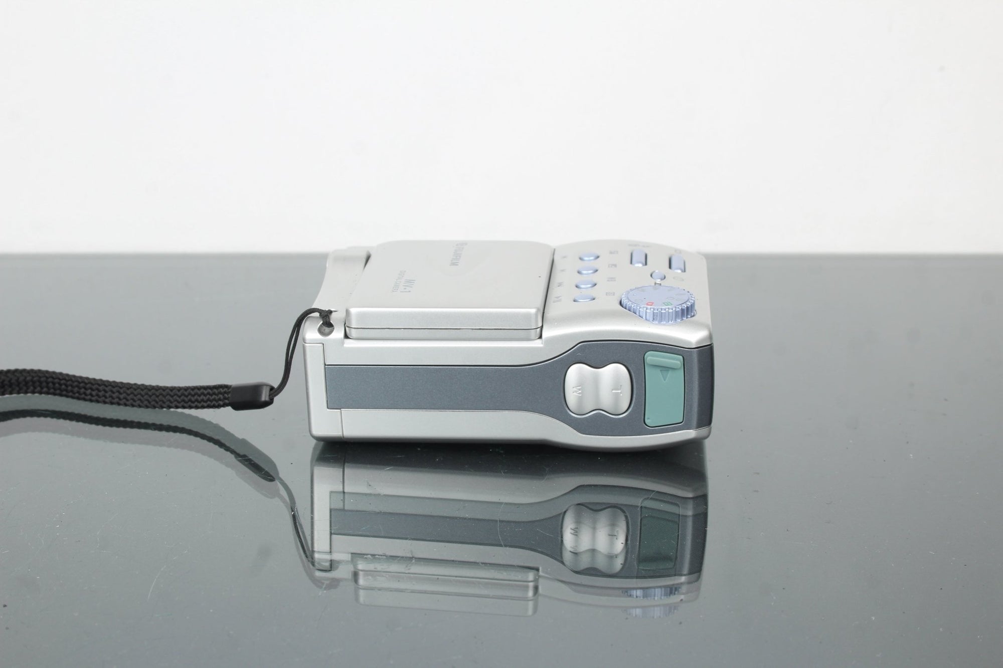 FujiFilm MV - 1 - Dutch|Thrift