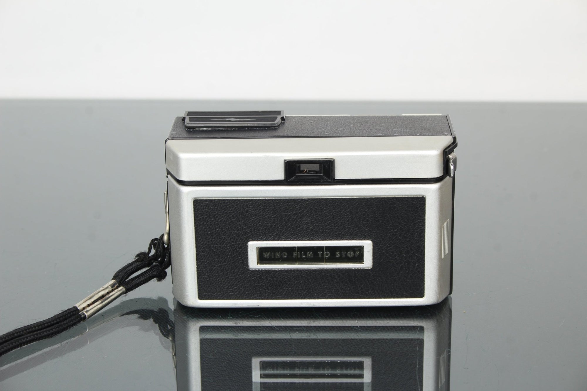 Kodak Instamatic 100 - Dutch|Thrift