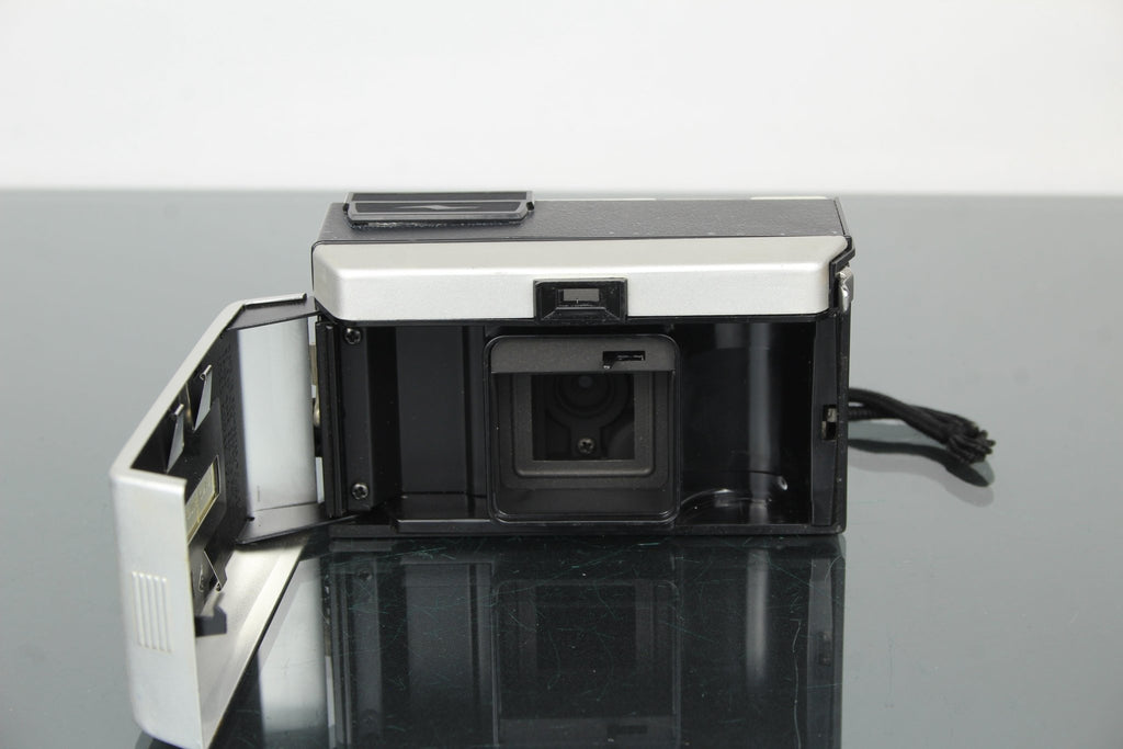 Kodak Instamatic 100 - Dutch|Thrift