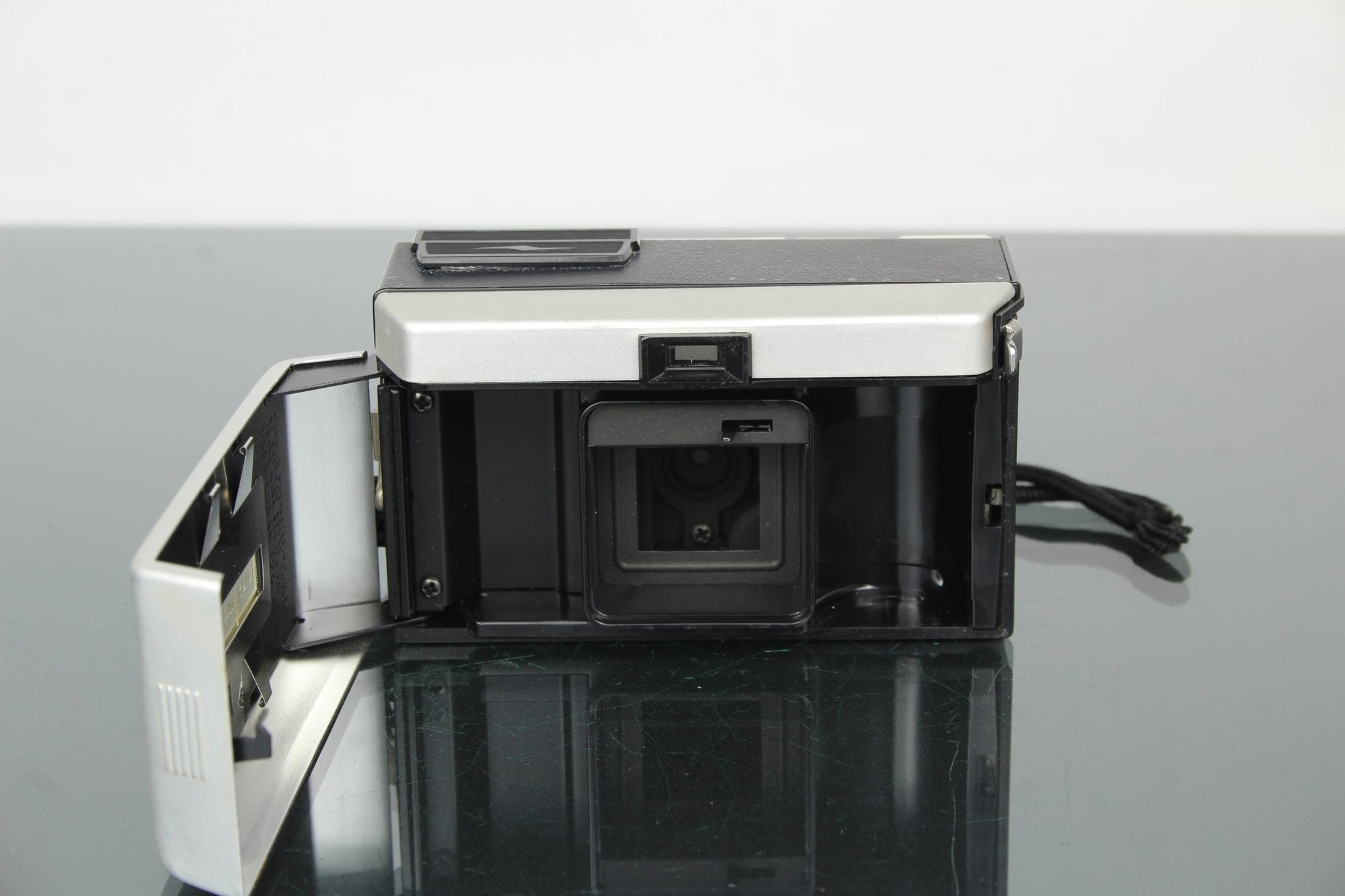 Kodak Instamatic 100 - Dutch|Thrift