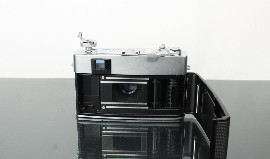 Konica Auto 52 Hexanon F1.8 - Dutch|Thrift