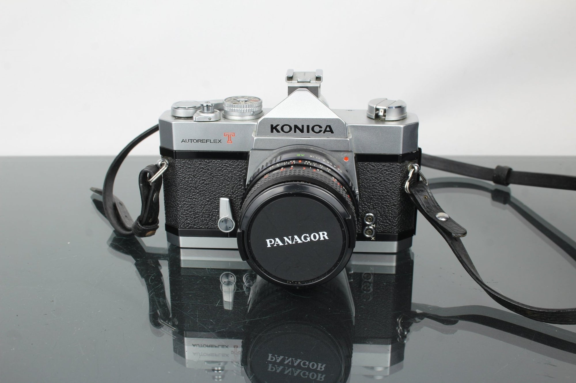 Konica AutoreFlex T + Panagor PMC 28mm f/2.8 lens - Dutch|Thrift