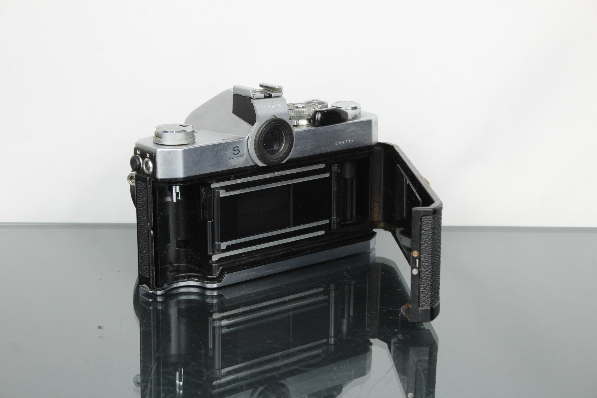 コニカ AUTOREFLEX T3 HEXANON AR 50mm F/1.7 ARマウントの標準レンズ「HEXANON AR 50mm F1.7」 – カメトリ