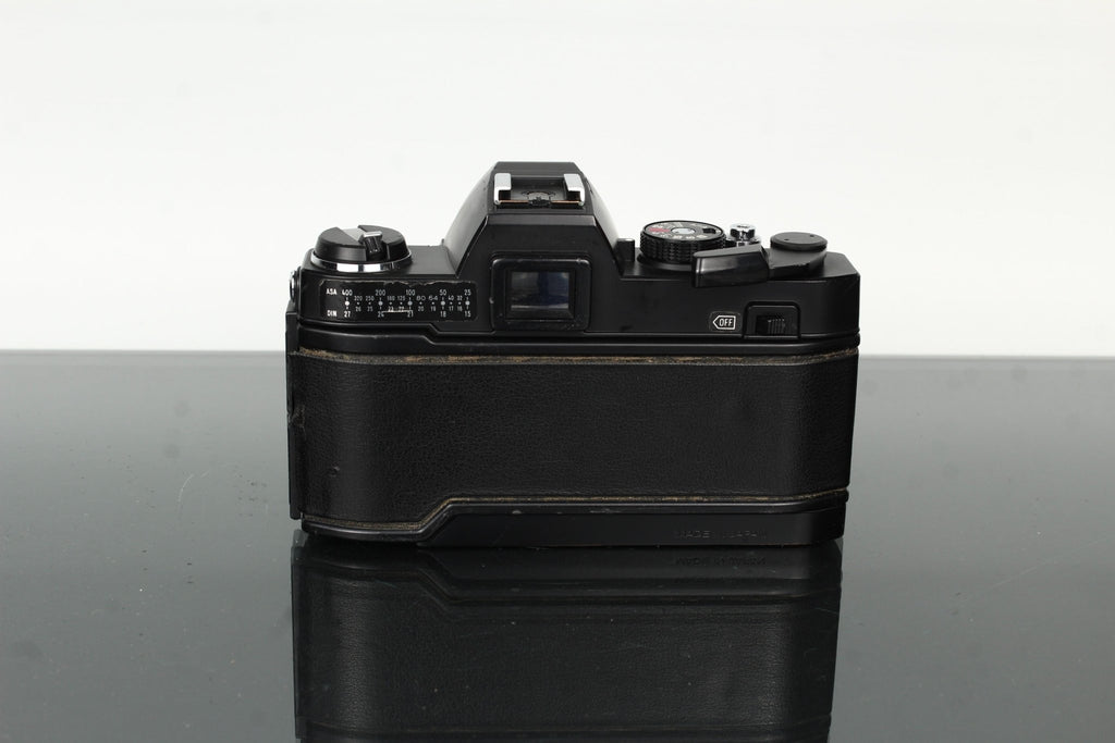 Konica Autoreflex TC + Konica Hexanon AR 28mm F/3.5 - Dutch|Thrift