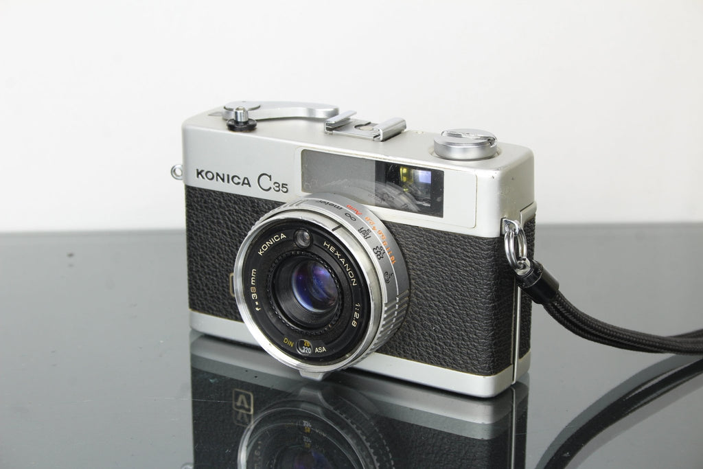Konica C35 - Dutch|Thrift