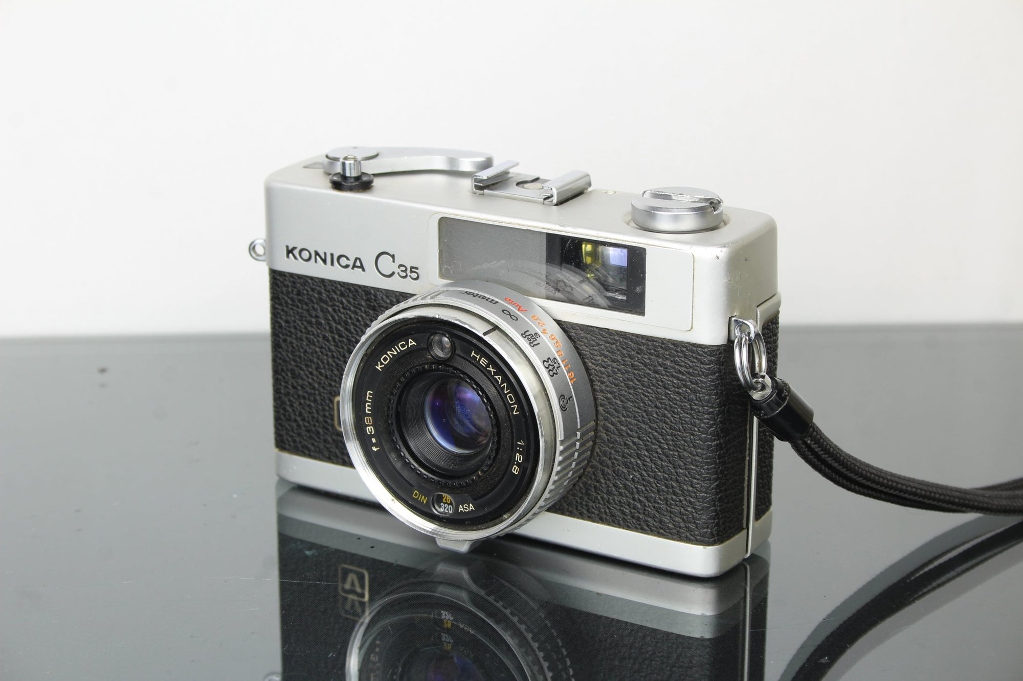 Konica C35 - Dutch|Thrift