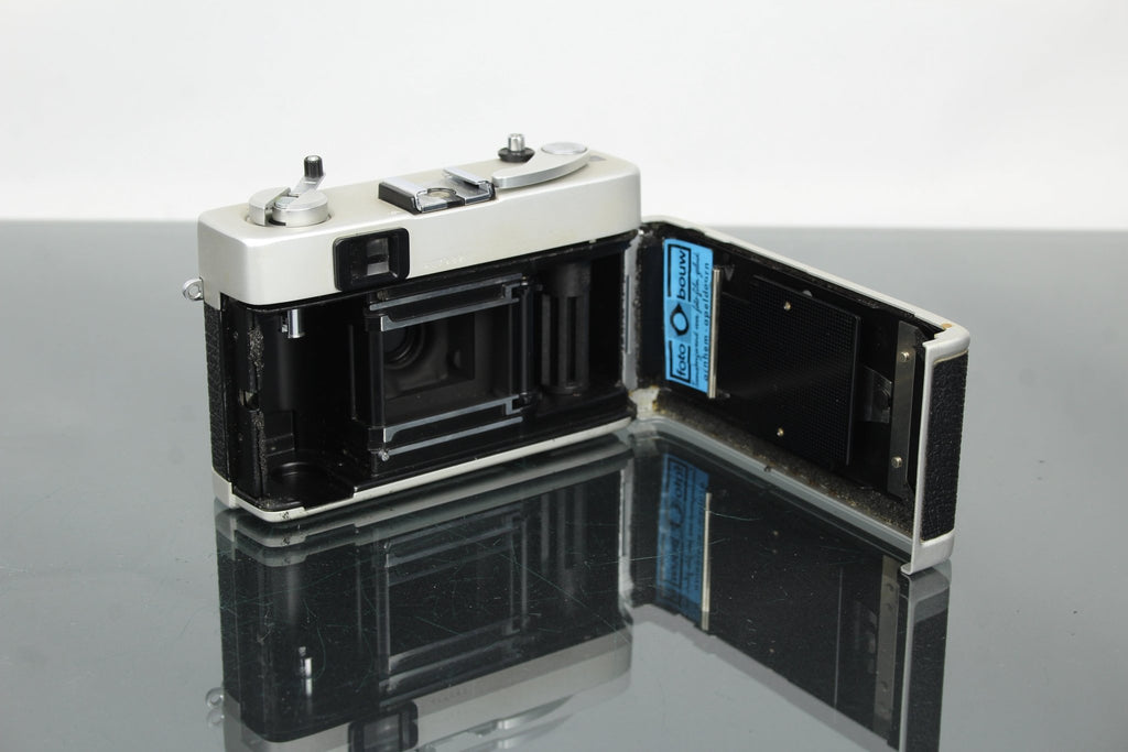 Konica C35 - Dutch|Thrift