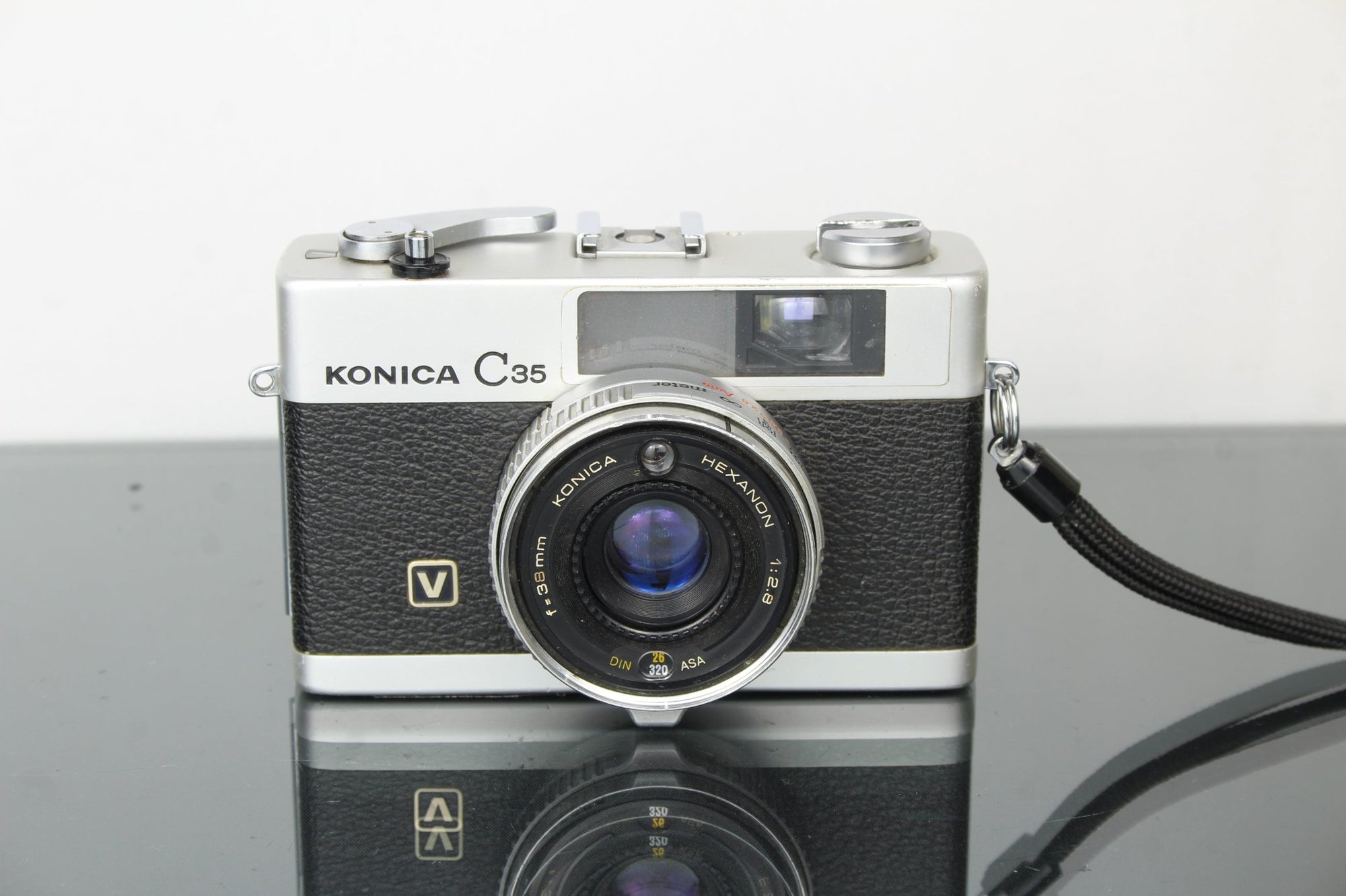 Konica C35 - Dutch|Thrift