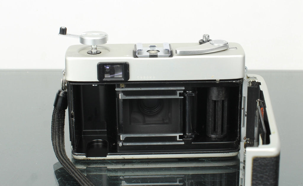 Konica C35 - Dutch|Thrift