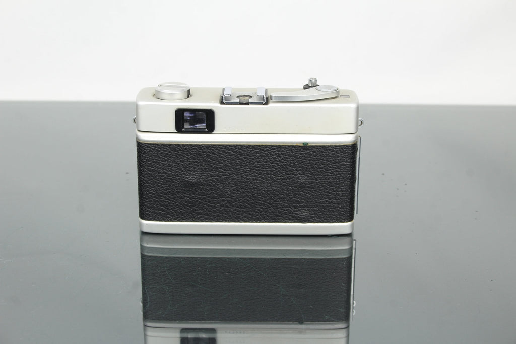 Konica C35 - Dutch|Thrift