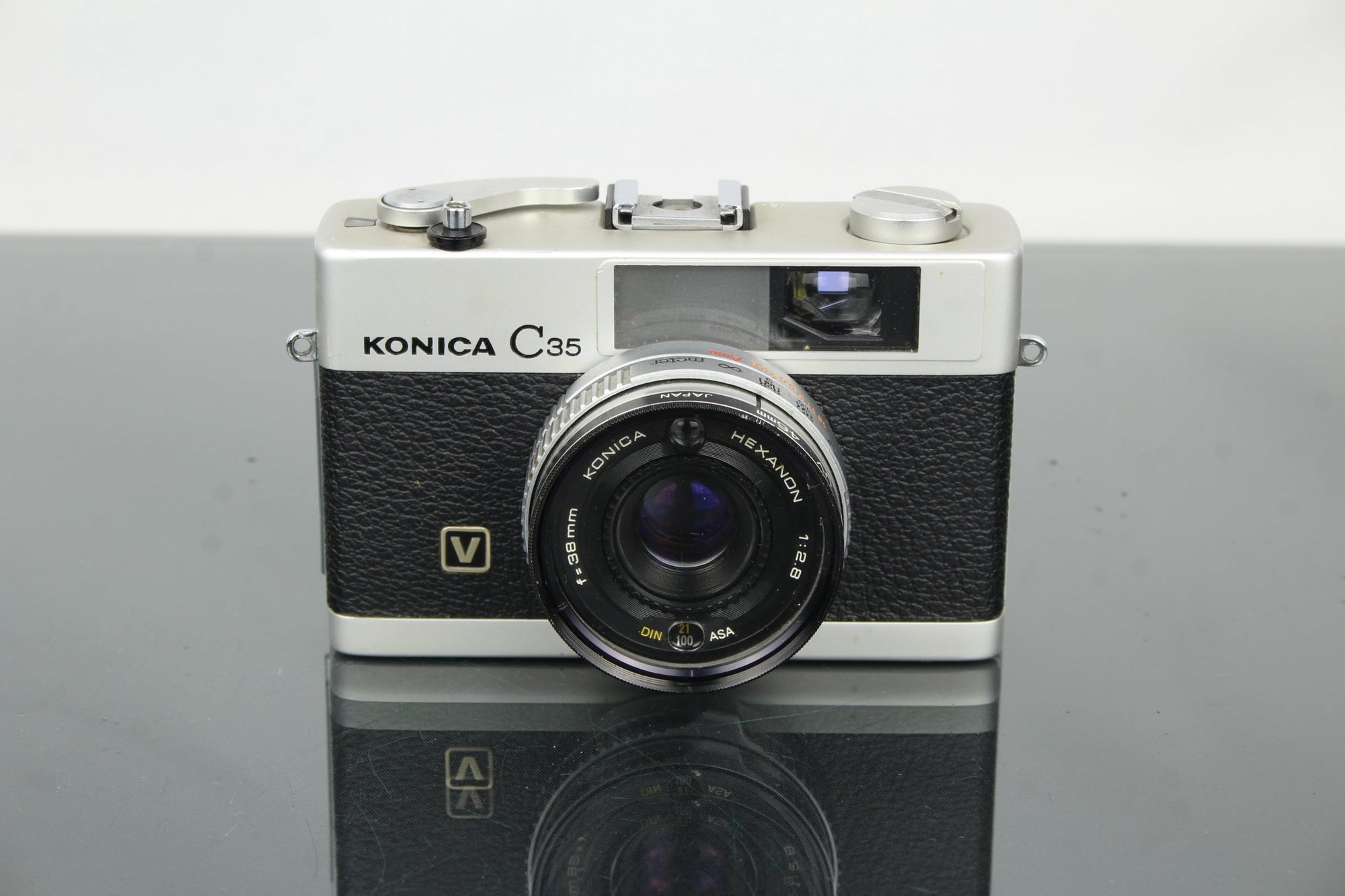 Konica C35 - Dutch|Thrift