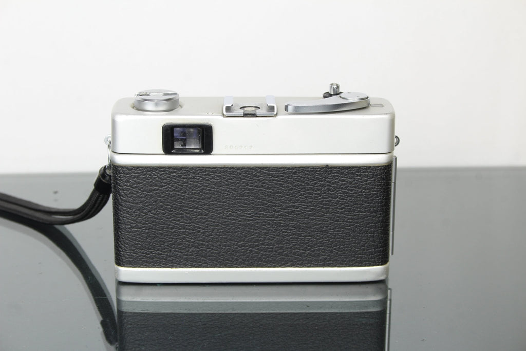 Konica C35 - Dutch|Thrift