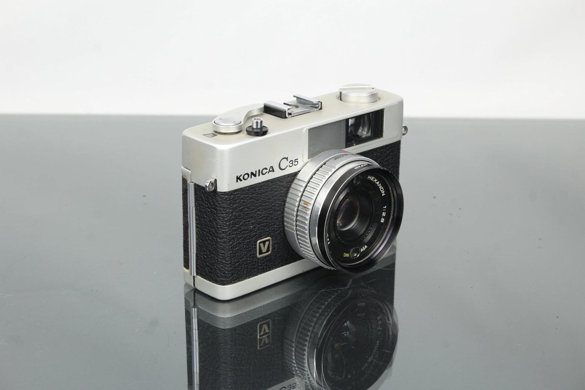 Konica C35 - Dutch|Thrift