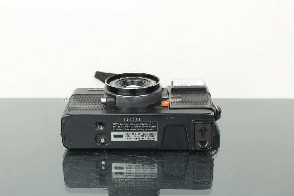 Konica C35 EF P - Dutch|Thrift