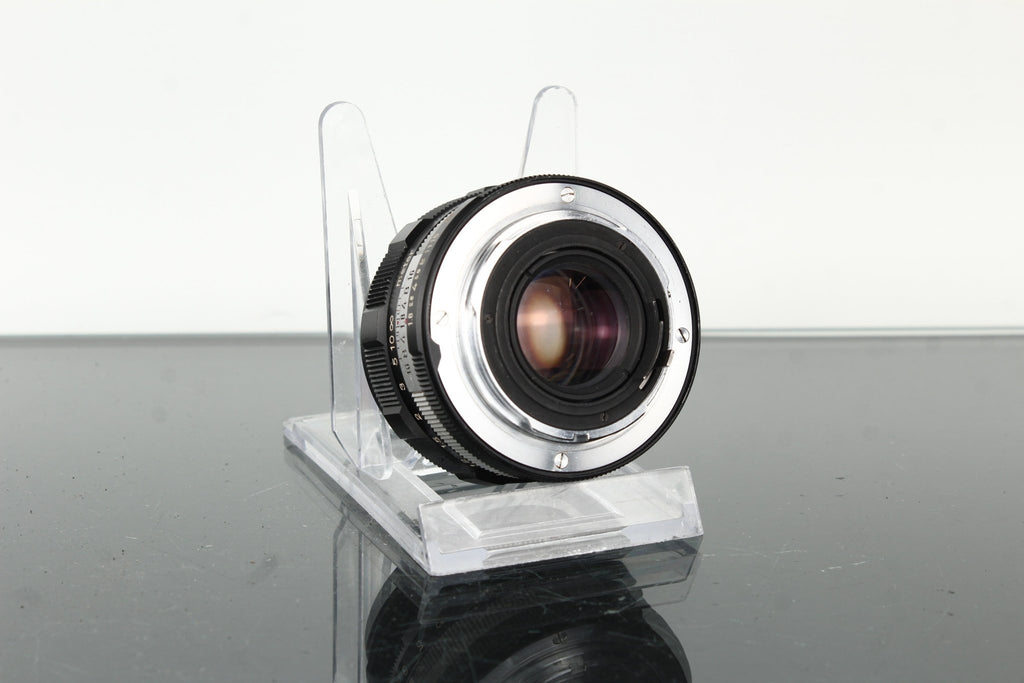 Konica Hexanon 52mm f/1.8 - Dutch|Thrift