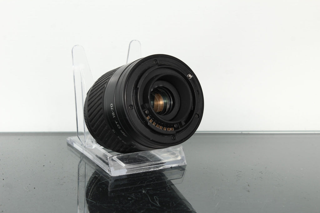 Konica Minolta AF DT 18 - 70mm 1:3.5 - 5.6 D - Dutch|Thrift