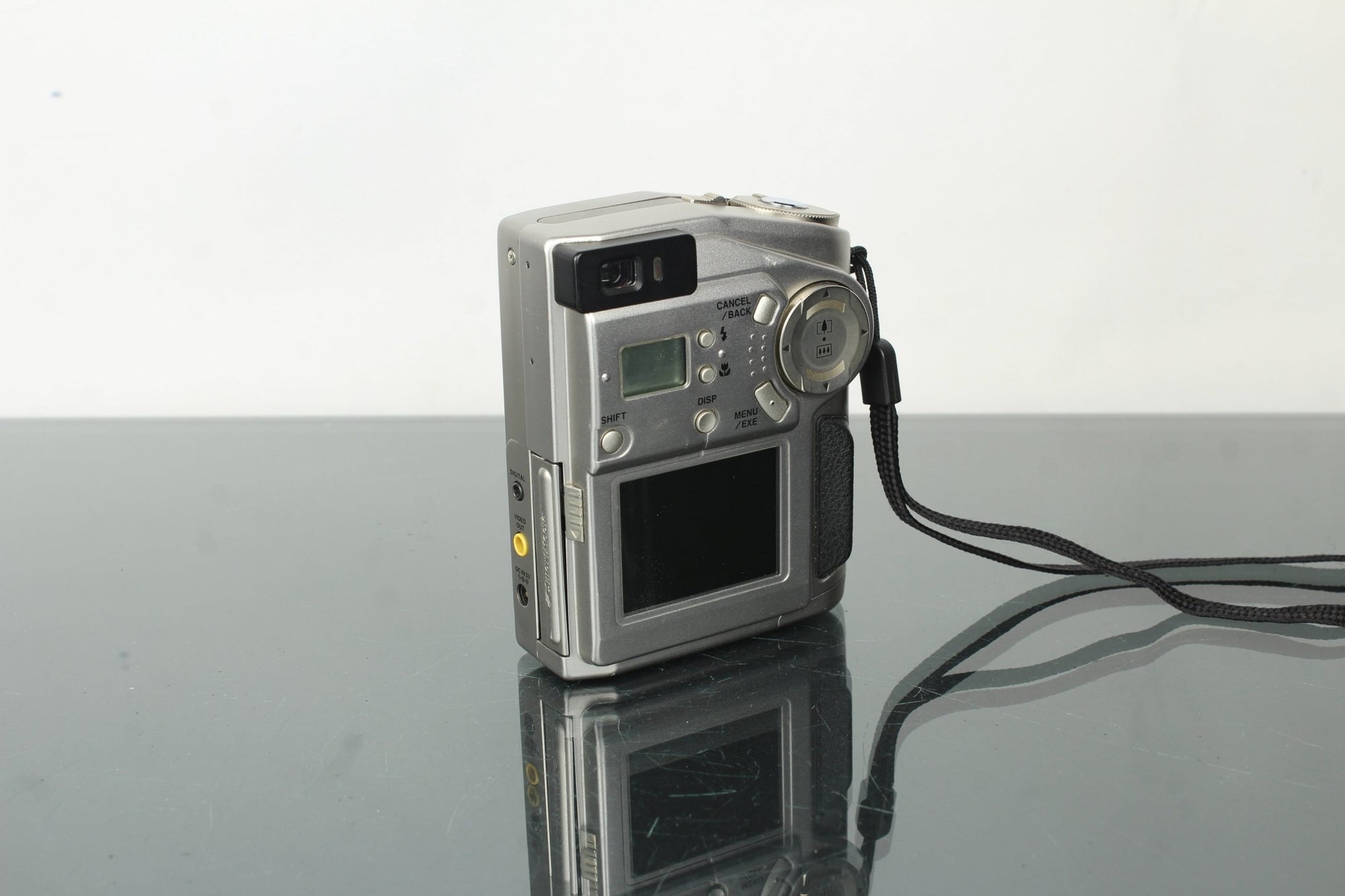 Leica Digilux Zoom - Dutch|Thrift