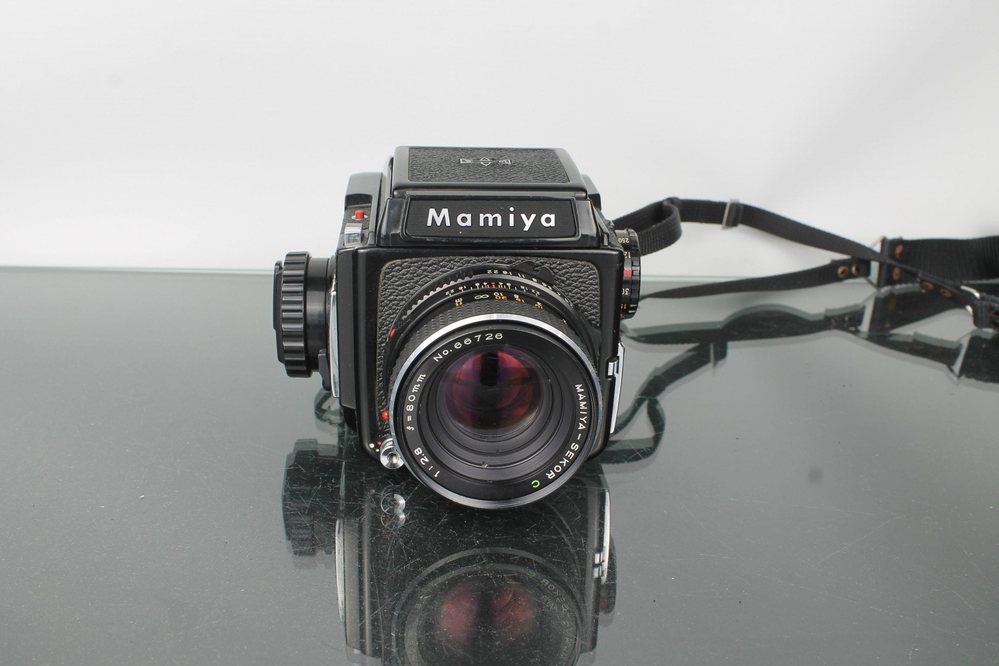 Mamiya M654 Medium Format TLR Camera 80mm f/2.8 Lens – Dutch|Thrift