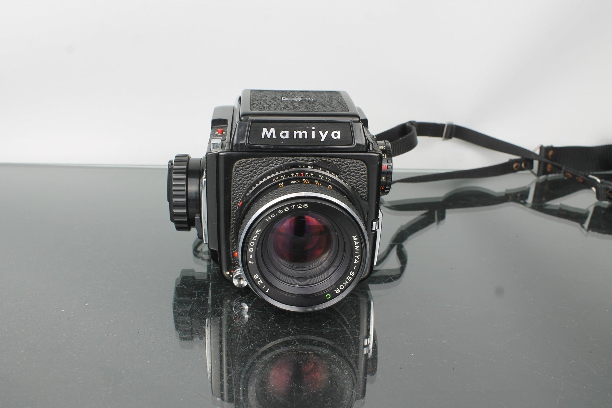 Mamiya M645 + Mamiya - Sekor 80mm f/2.8 - Dutch|Thrift