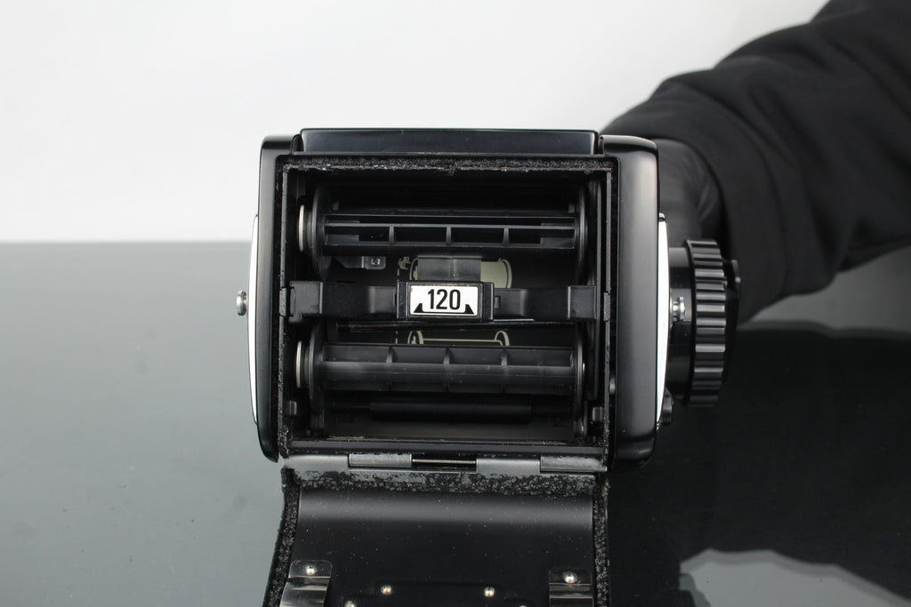 Mamiya M645 + Mamiya - Sekor C 80mm F/2.8 lens - Dutch|Thrift