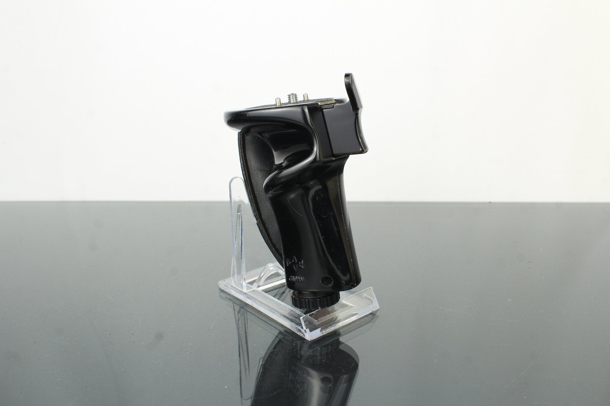 Mamiya M645 Pistol Grip Shutter Release – Dutch|Thrift