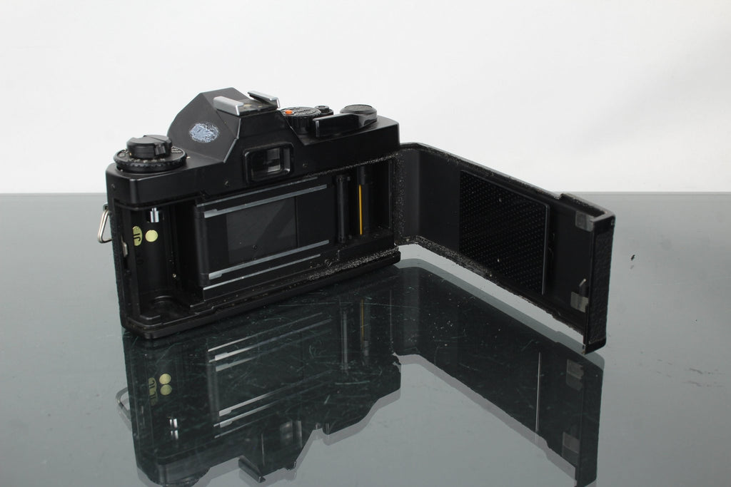 Mamiya ZE Quartz + 50mm 1:2 Mamiya E lens - Dutch|Thrift