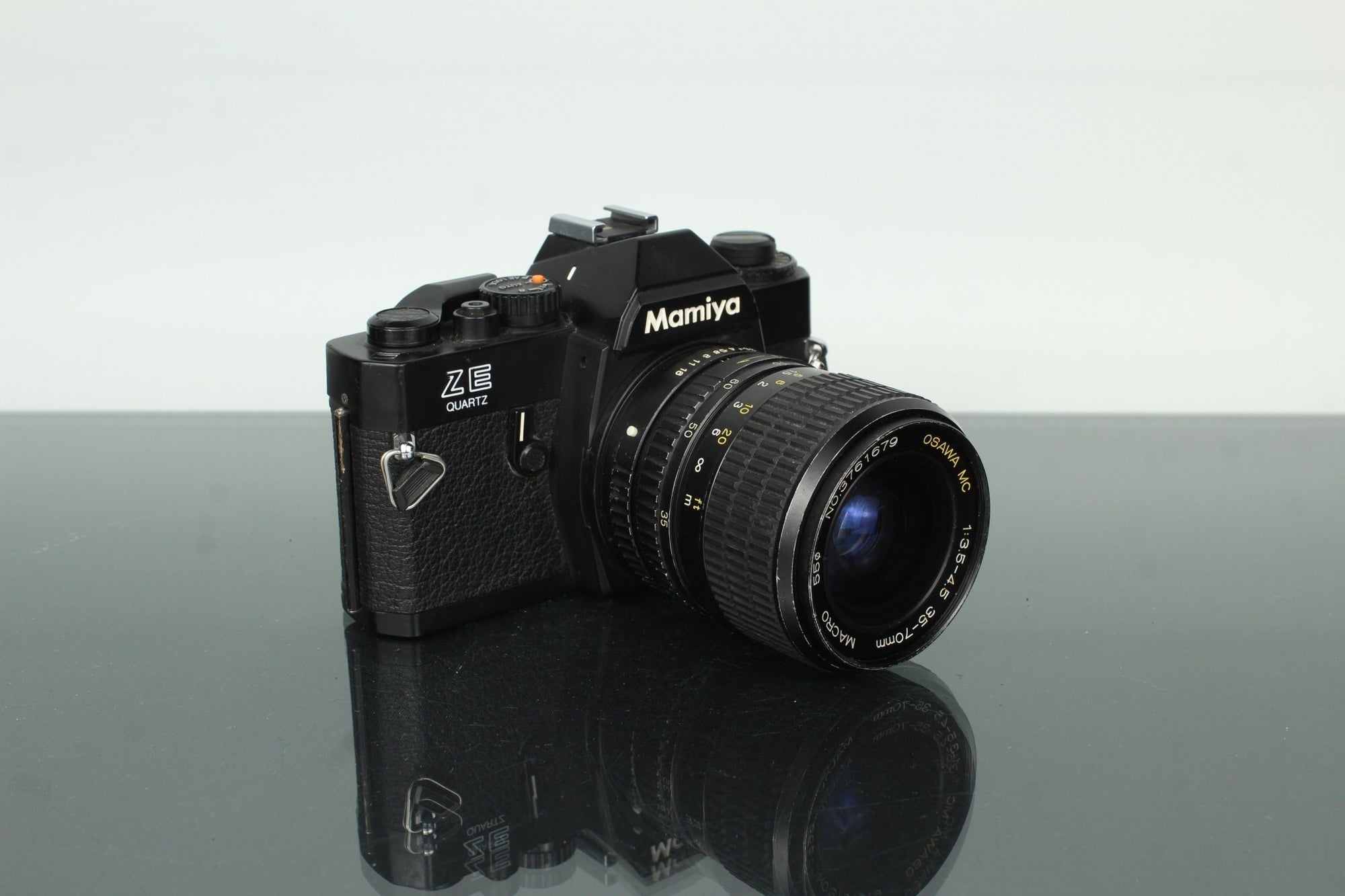 Mamiya ZE Quartz + OSAWAM MC 35 - 70mm f/3.5 - 4.5 - Dutch|Thrift