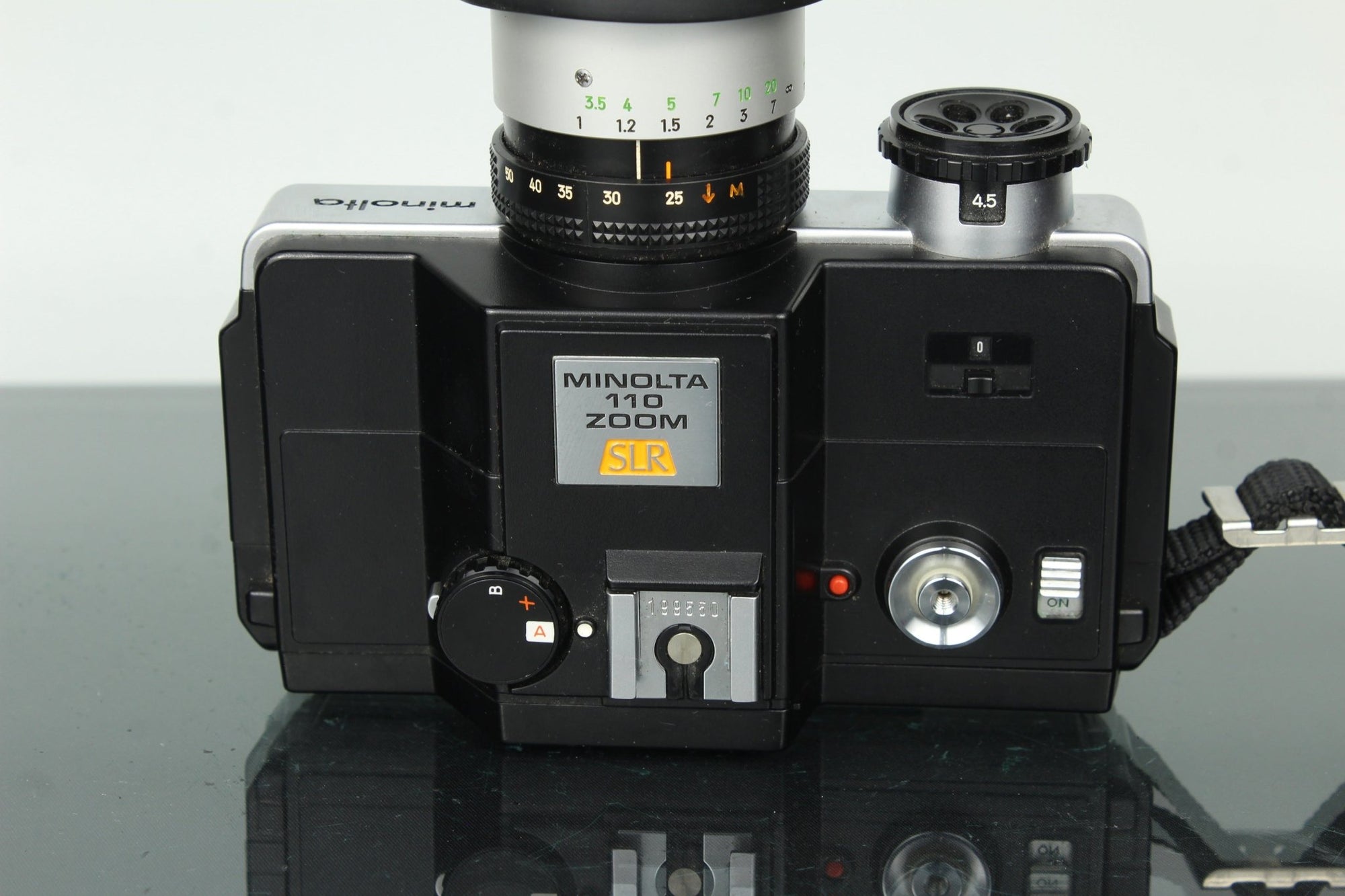 Minolta 110 Zoom SLR - Dutch|Thrift