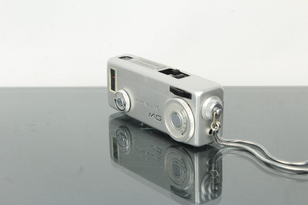 Minolta - 16 MG - Dutch|Thrift