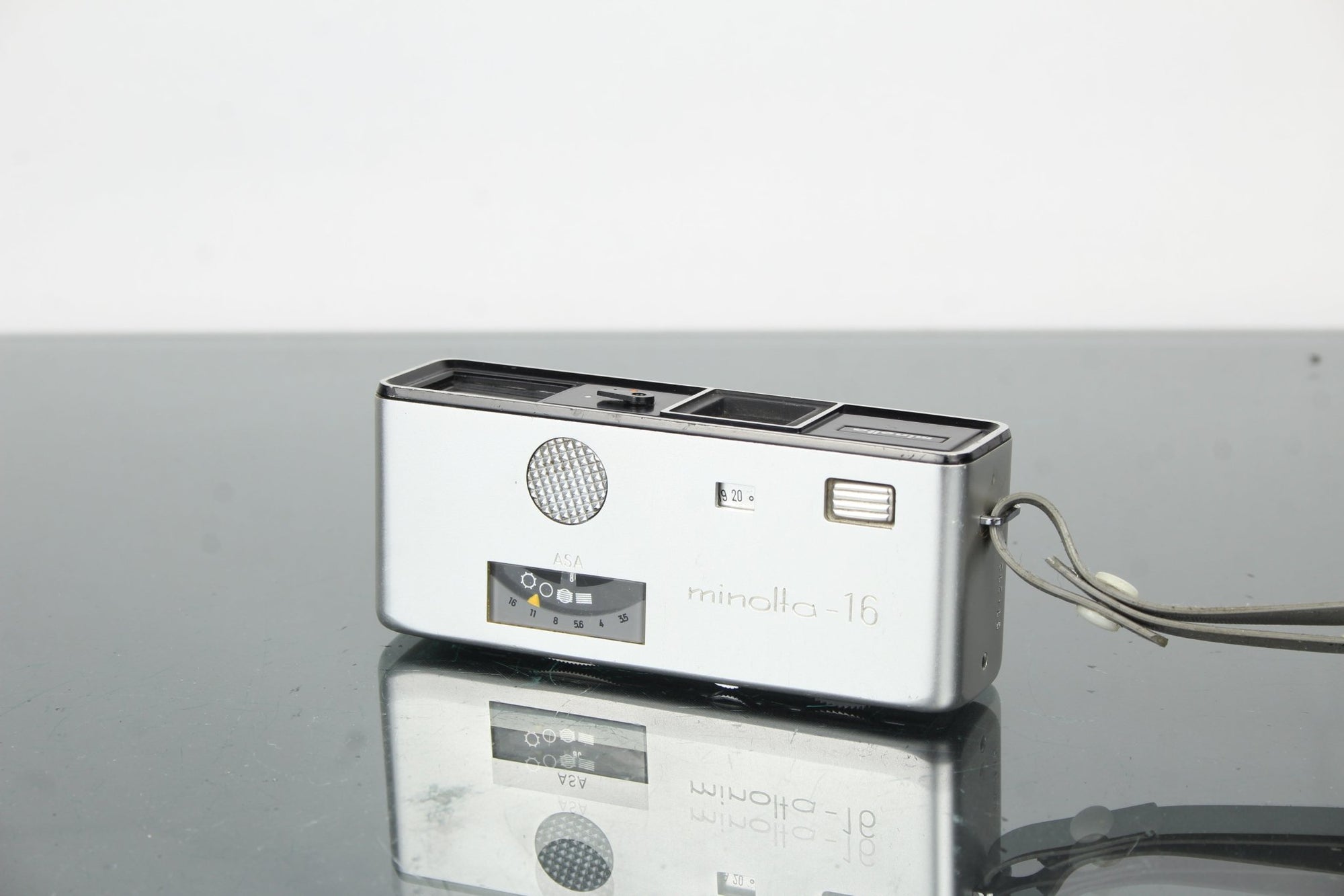 Minolta - 16 Model - P - Dutch|Thrift