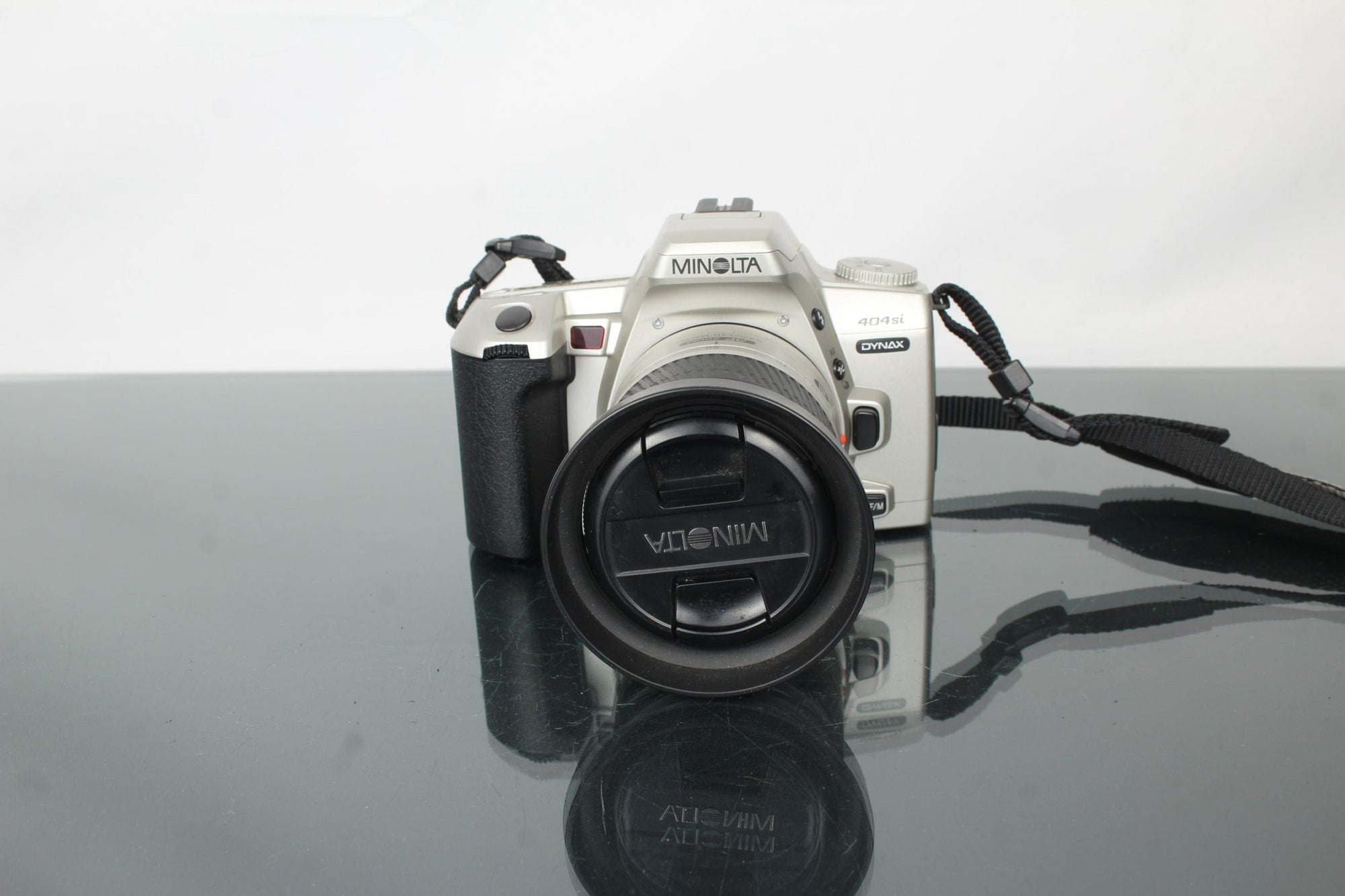 Minolta 404SI Dynax + Minolta AF 28 - 80mm 1:3.5 - 5.6 lens - Dutch|Thrift