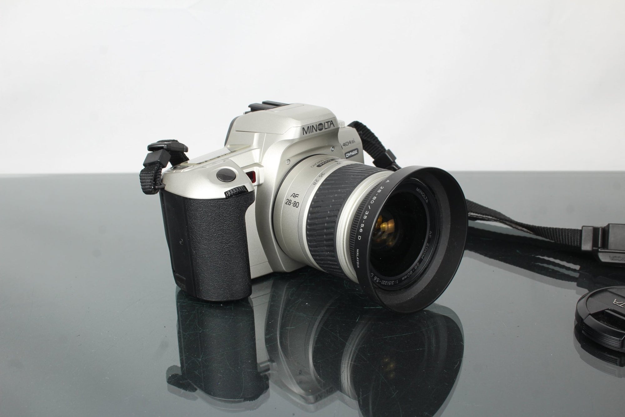 Minolta 404SI Dynax + Minolta AF 28 - 80mm 1:3.5 - 5.6 lens - Dutch|Thrift