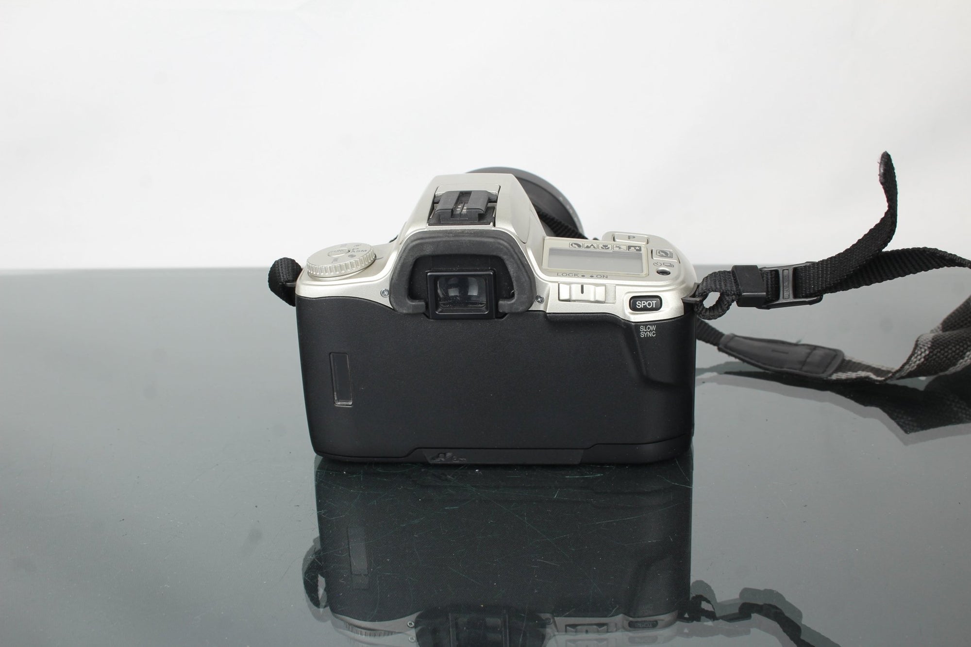 Minolta 404SI Dynax + Minolta AF 28 - 80mm 1:3.5 - 5.6 lens - Dutch|Thrift