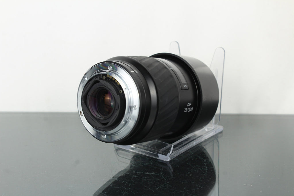 Minolta 75 - 300mm f/4.5 - 5.6 - Dutch|Thrift