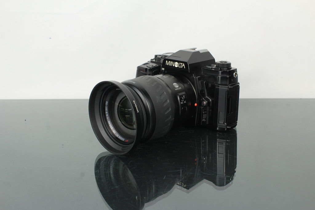 Minolta 9000 AF + Minolta AF Zoom Xi 35 - 200mm 1:4.5 (22) - 5.6 lens - Dutch|Thrift