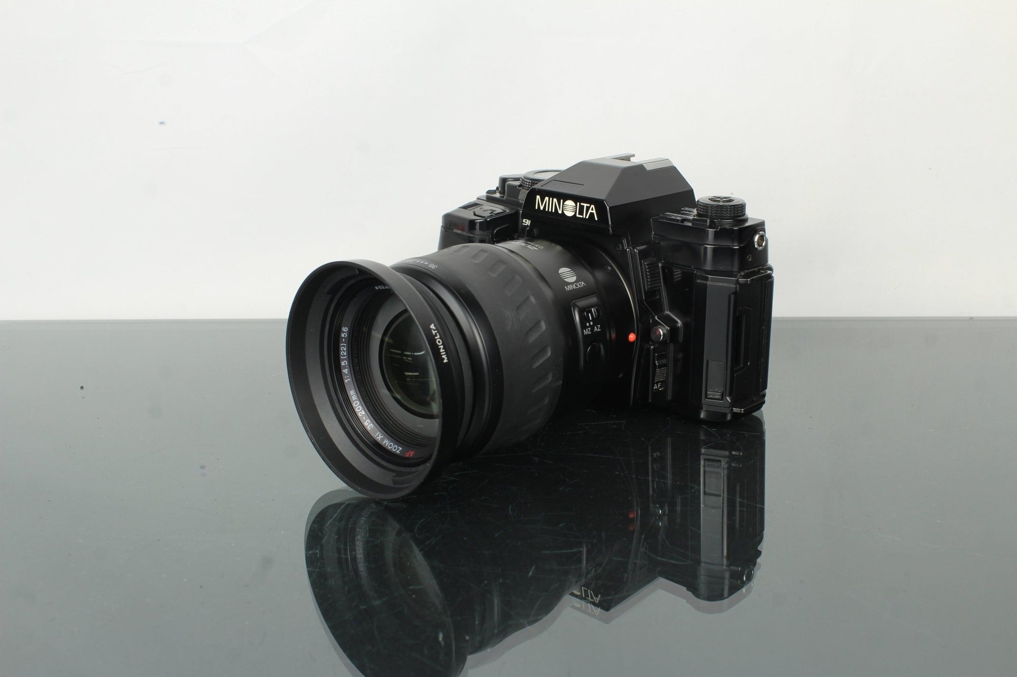 Minolta 9000 AF + Minolta AF Zoom Xi 35 - 200mm 1:4.5 (22) - 5.6 lens - Dutch|Thrift