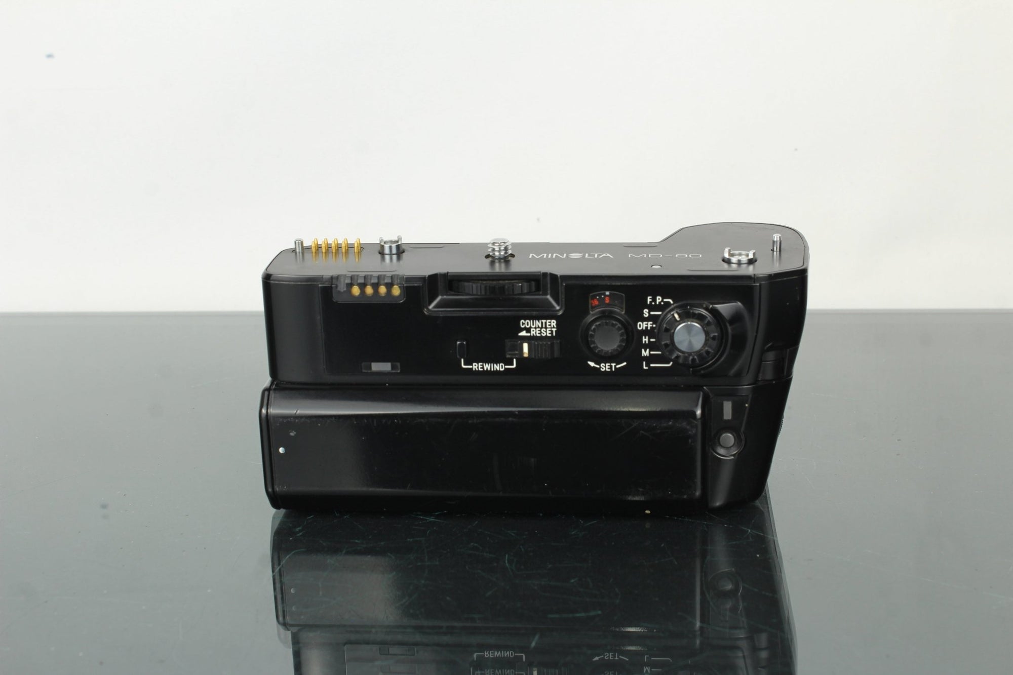 Minolta 9000 AF + Minolta AF Zoom Xi 35 - 200mm 1:4.5 (22) - 5.6 lens - Dutch|Thrift