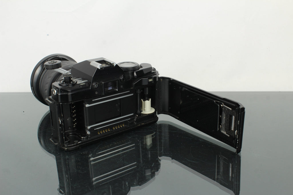 Minolta 9000 AF + Minolta AF Zoom Xi 35 - 200mm 1:4.5 (22) - 5.6 lens - Dutch|Thrift